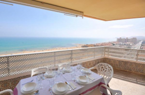 7th floor beachfront apartment with stunning views